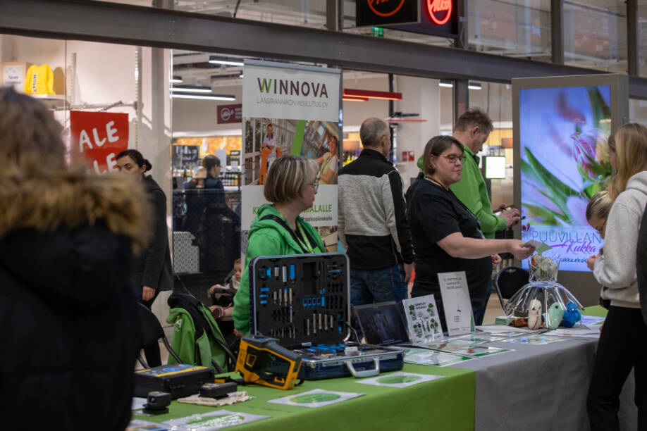 Kauppakeskus Puuvilla täynnä WinNovaa -tapahtuman tunnelmakuvia.