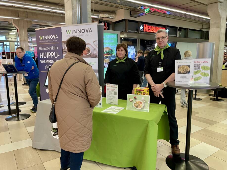 WinNovan ruokapalvelut esittäytyivät.