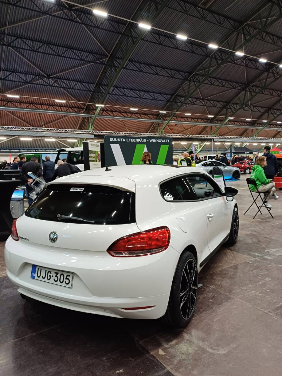 VW Scirocco auto WinNovan messuosastolla.