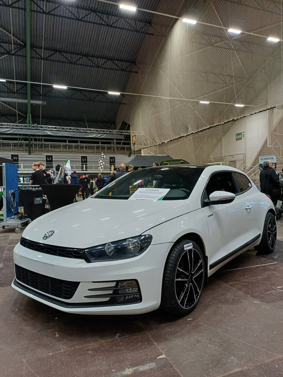 VW Scirocco auto WinNovan messuosastolla.